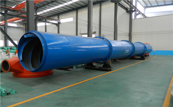 中國秸稈網綜合報道，2017年農作物秸稈補貼有幾個特點： 特點一：覆蓋麵比較廣，全國很多省都有這個政策； 特點二：扶持對象多，企業、合作社、家庭農場、種養大戶、農民個人都能申請；特點三：項目補貼資金差別大，普通農戶補貼1-2萬元，合作社幾萬到幾十萬，企業幾萬到上千萬。今天介紹的這個政策，叫農作物秸稈綜合利用項目。