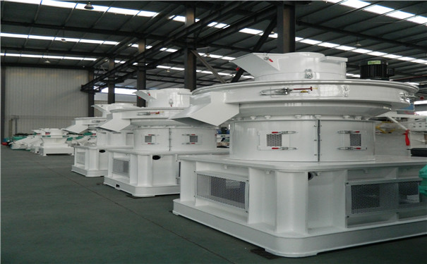 中國秸稈網綜合報道，2017年農作物秸稈補貼有幾個特點： 特點一：覆蓋麵比較廣，全國很多省都有這個政策； 特點二：扶持對象多，企業、合作社、家庭農場、種養大戶、農民個人都能申請；特點三：項目補貼資金差別大，普通農戶補貼1-2萬元，合作社幾萬到幾十萬，企業幾萬到上千萬。今天介紹的這個政策，叫農作物秸稈綜合利用項目。