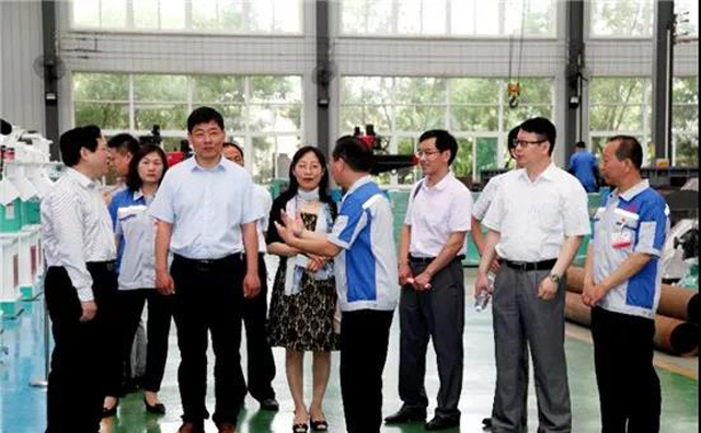 領導考察午夜美女福利视频生產車間 領導考察午夜美女福利视频生產車間