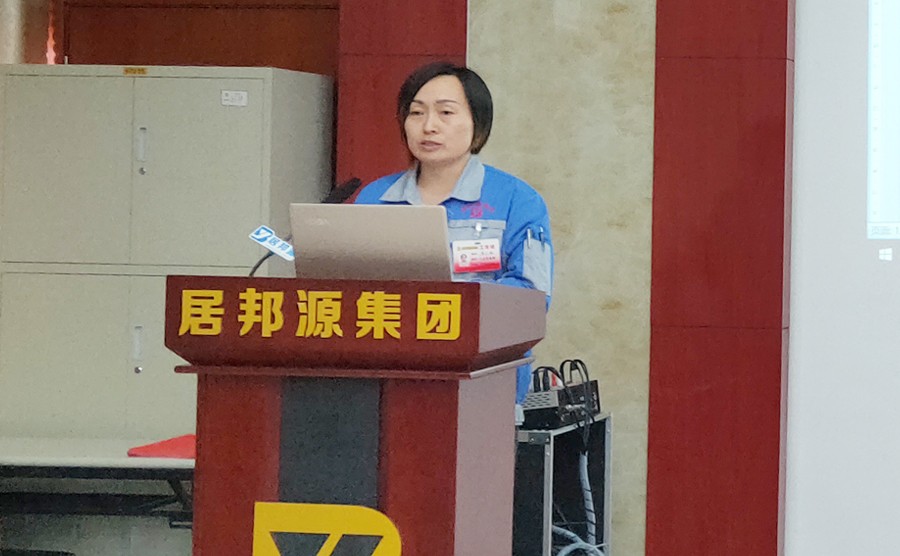 居邦源集團人資部雷部長對公司員工手冊、考勤製度、年度激勵政策進行宣貫