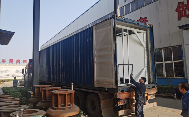 午夜美女福利视频生產線裝車完成，準備發往烏幹達