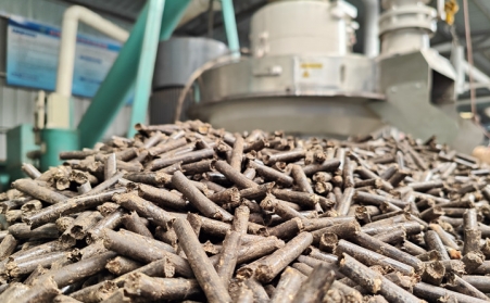 如何將秸稈變成顆粒燃料，他們似乎找到了答案！