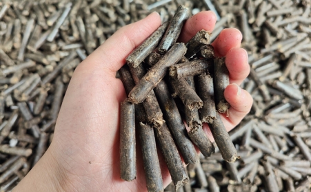 生物質午夜美女福利视频做顆粒，農民朋友的福音